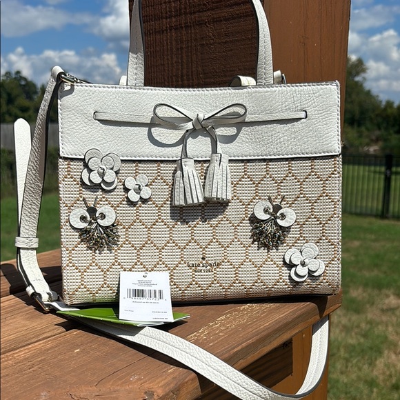 kate spade Handbags - NWT! kate spade Cream and White Floral Crossbody Bag Owl Bag